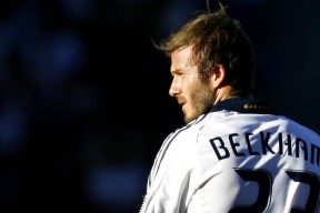 开云体育官方网站-西甲国家德比之夜，莱万表现堪称教科书，一个射手的慢与快